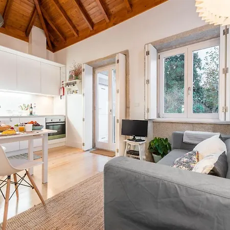 Home In Porto - Cozy 2Br Duplex By Lovelystay