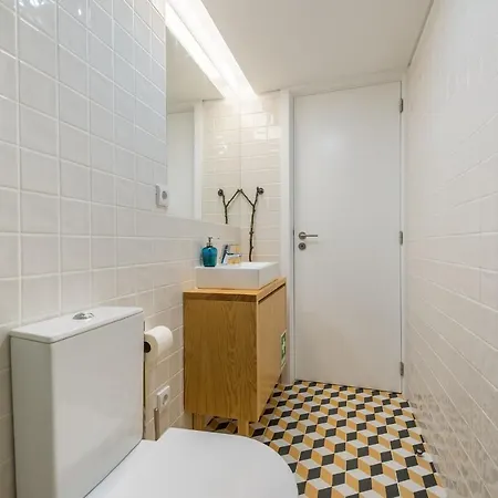 Home In Porto - Cozy 2Br Duplex By Lovelystay * Porto